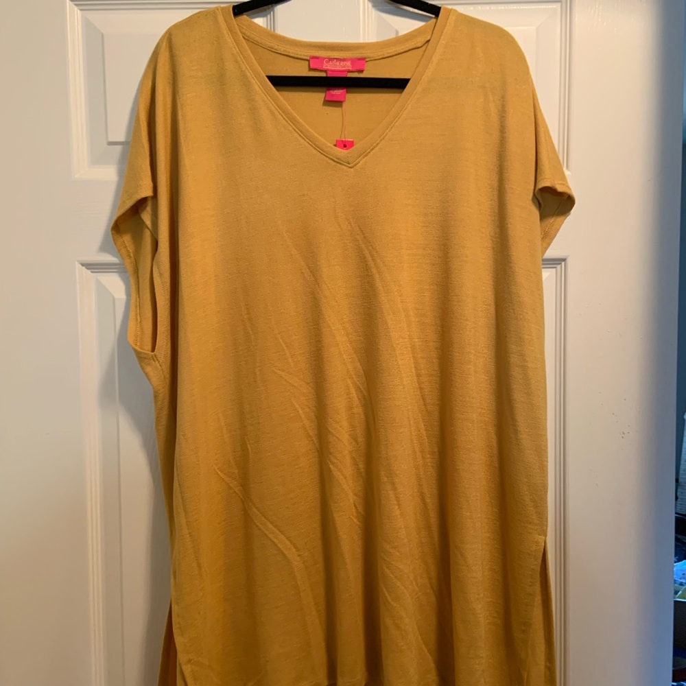 Never worn yellow XL top